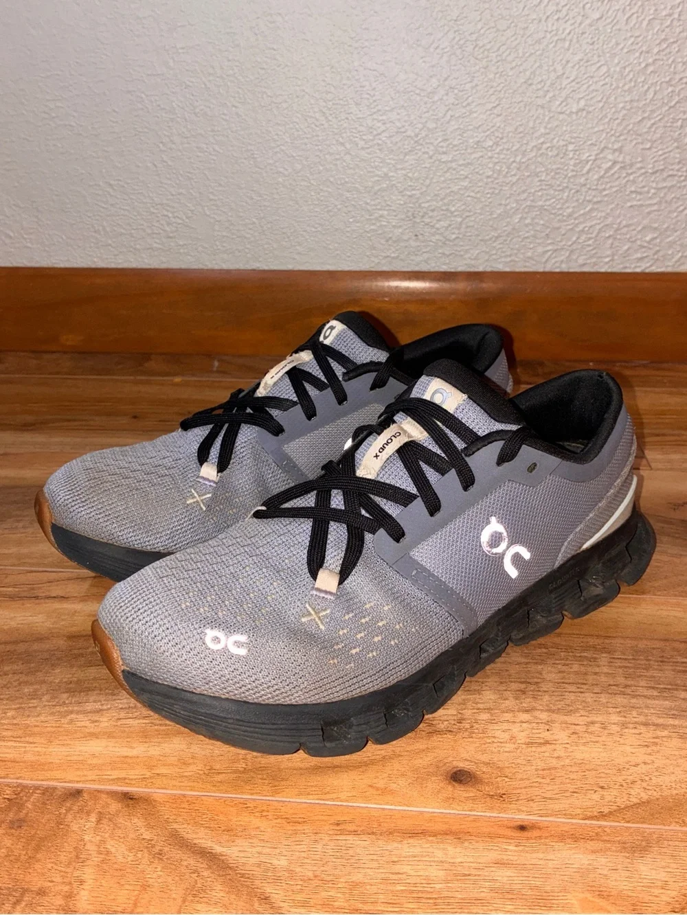 On Cloud X Women’s Athletic Training Sneaker Shoes, gray - size 7.5